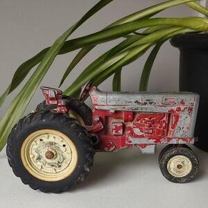Vintage Made In U.S.A. Ertl Co. Dyersville, Iowa Red Farm Die Cast Tractor Toy